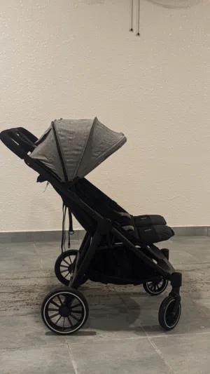 عربة أطفال توأم للبيع