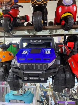 سيارة jeep موديل 2026 لون ازرق يوجد مع رموت يفتح أبوابها مع إنارة وموسيقى