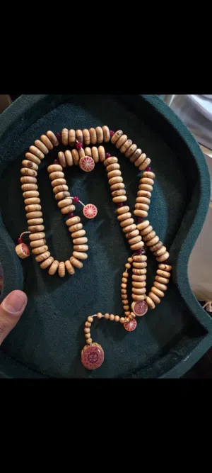 بركة الزيتون.. سبحة الـ 100 حبة بالعقيق الأحمر ينبض بالرقي