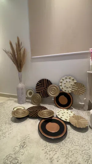2Wall decor  and 1 vase