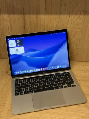 MacBook Pro 2020. 16 RAM. 1 TB SSD. Core i5. 13.3-inch