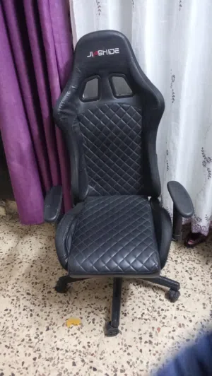 كرسي جيمنج بحاله ممتازه للبيع