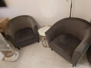 2 chairs and table