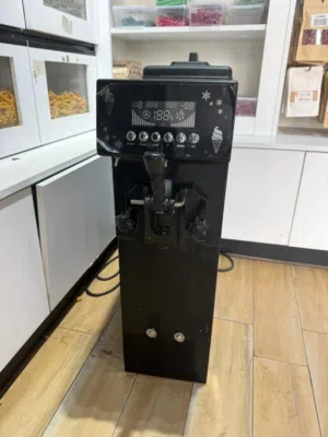 للبيع: ماكينة آيس كريم سوفت (Soft Ice Cream Machine)