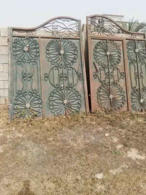باب حديد خارجي العرض4متر الطول 2.5 السعر 2500 كاش او شيك المكان المشتل عين زاره