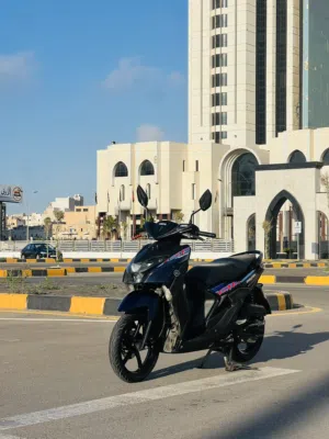 موطو ربي يبارك ياماها الموديل 2023  ماشيه في عداد 23 لونه اللي في الصورة موطو متشكي من شي ربي يبارك
