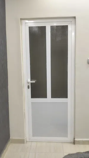 باب ألمنيوم وشباك