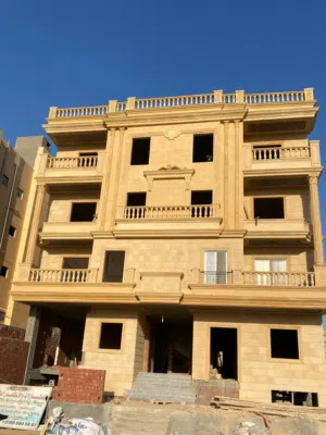شقة جميلة وجاهزة للتسليم الفوري بفيو رائع مفتوح شارع رئيسي وحديقة ودبل فيس بالحي الترفيهى بالعبور