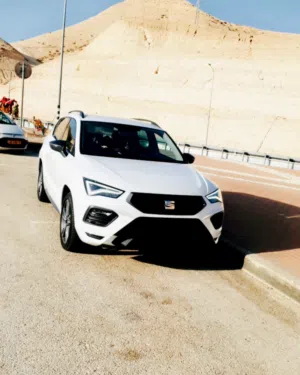 سيات أتيكا FR كاملة الإضافات محرك 1500 بنزين 150 حصان FR داخلي وخارجي كامل عداد. 30000 كم أصل ألماني