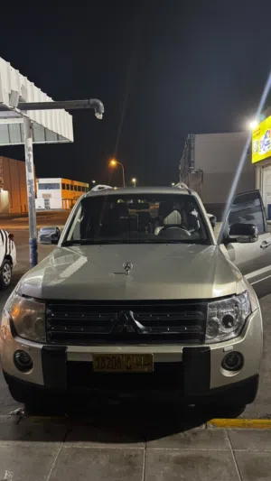 ميتسوبيشي باجيرو 2010