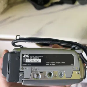 كاميرا jvC الأصليه بحاله الوكاله واستعمال خفيف ،