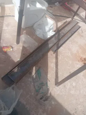 بترلي للبيع ومعاه طاولة حديد ماكنهم طرابلس