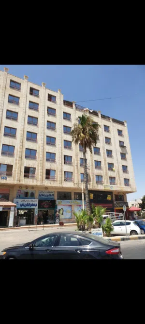 مكاتب استثمارية مؤجرة للبيع بسعر حرق