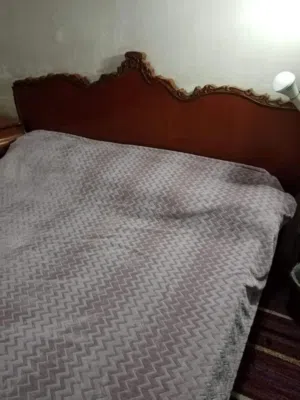 غرفة نوم بدون مرآة
