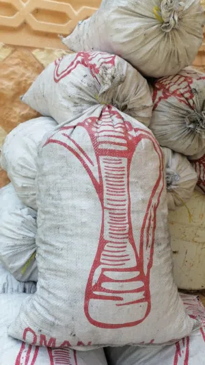 فحم سمر وقرط للببع