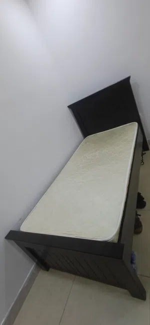 سرير بحالة جيدة جدا