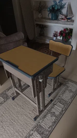 طاوله و كرسي للمذاكرة