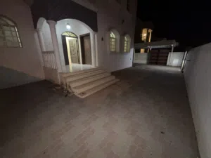 140 m2 3 Bedrooms Apartments for Rent in Muscat Al Mawaleh