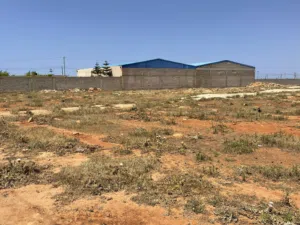 ارض 3400 متر عالطريق القطران الضي واصل بجانب العمار هناقر بو نحيب