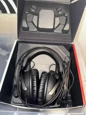 HyperX Cloud III سماعة رأس للألعاب لون اسود - واير
