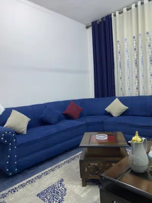 طقم كورنر 14 مقعد مع طقم طاولات خشب لون بني غامق