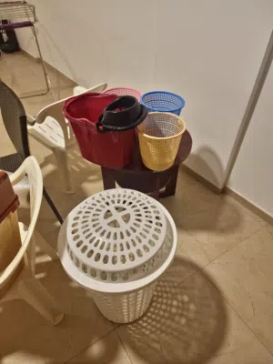 كراسي واكسسوارات منزل بلا ستيكية