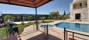 More than 6 bedrooms . 3 Bathrooms . 250 m20
