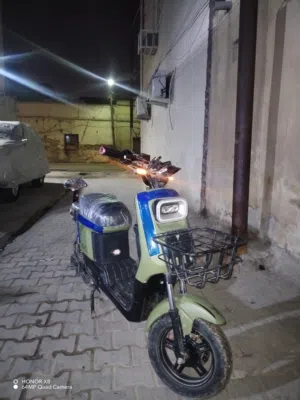 دراجه شحن r8 استعمال قليل جدا ونضيفه حيل بطاريات نصيفه