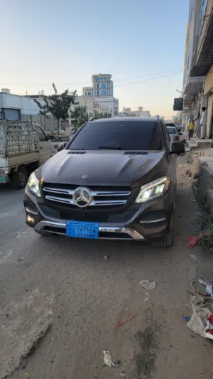 مرسيدس GLE350 موديل 2018 رقم واحد فل كامل وارد أمريكي  لم تستخدم في اليمن ماشية 70,000 فقط