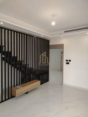 في أرقى مناطق الصويفية شقة اخير مع روف 260م بتشطيبات راقية /ref 1206