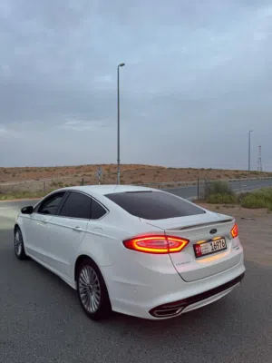 السياره قمه بالنظافه فيها تامين ومليكه سنه
