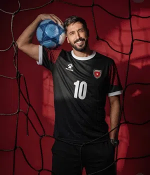 بلوزة المنتخب الأردني لسنة 2026 توفرت