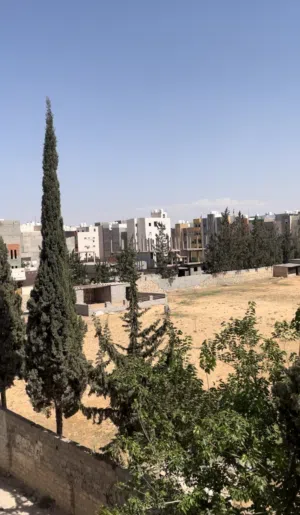 استديو دار وصاله وبلكونه حرف ال في حي سلام  دور تاني ارضي محلات عماره الله ايبارك كميرات وهدو