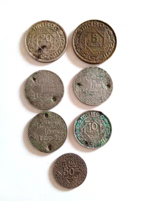 مسكوكات نقدية قديمة للفرنك المغربي عمرها 80 سنة, في عهد السلطان محمد الخامس لهواة جمع التحف القديمة