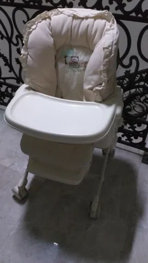 كرسي للأكل مستعمل
