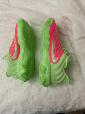 Basketball shoes