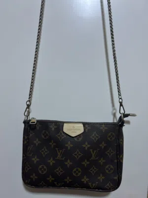 حقائب يد وحول الجسم فخمة