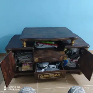 طاولة تلفزيون للبيع