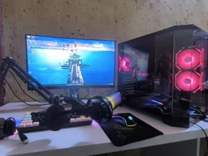 سيت اب كامل pcكيمنك جديد بكامل كراتينه مصارله شهر مع شاشه وماوس وكيبورد وطاوله ومايك وكلشي متكامل...