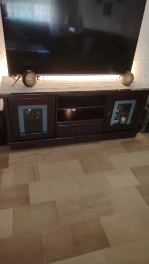 طاولة تلفاز للببع
