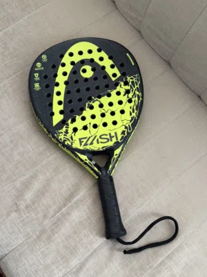 للبيع مضرب بادل 20 دينار