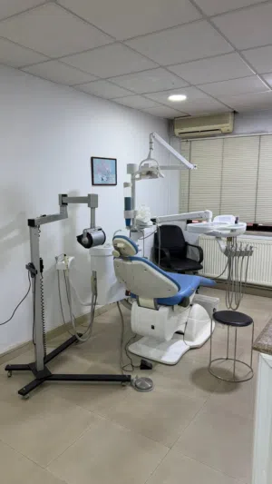 عيادة اسنان للبيع