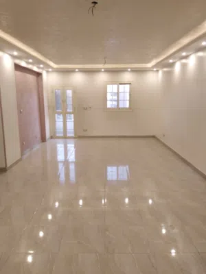 شقة فاخرة للبيع  واجهة كاملة مسجلة شهر عقاري – مدينة الأمل – أمام محور كمال عامر مباشرة