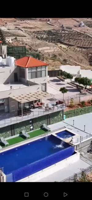مزرعه وشاليه بسعر حرق للبيع بداعي السفر في أجمل مواقع جرش خلف جامعة جرش يتضمنها شاليه طابقين