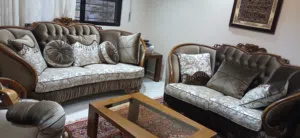 كنب ملكي فاخر بحالة ممتازة شبه جديد – فرصة وسعر مغري