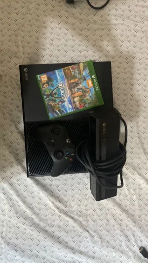 XBOX ONE 500GB with one controller and a 2 in 1 CD game! Been used very rarely.