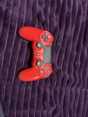 ايد ps4 حمرا اصلية 100%