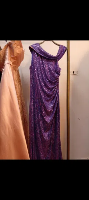 مشروع بيتي أو صالون أو محل فساتين سهرة سواريه شروة بسعر لقطة وما بتكرر