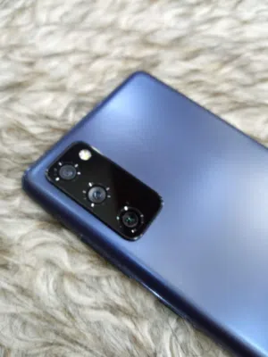 على الفحص Samsung S20 FE رام 16 جيجا 128 عربي بدون كرتونه هدية كفر ولزقة وشاحن الاصلي متوفر توصيل