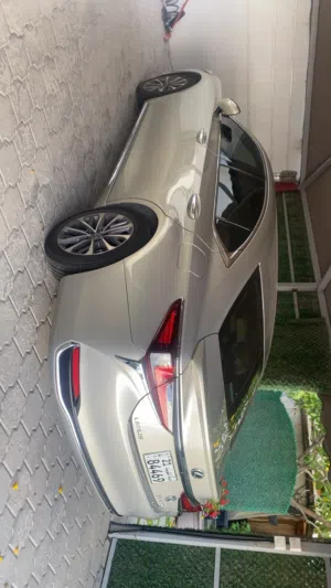 Used Lexus ES in Mubarak Al-Kabeer
